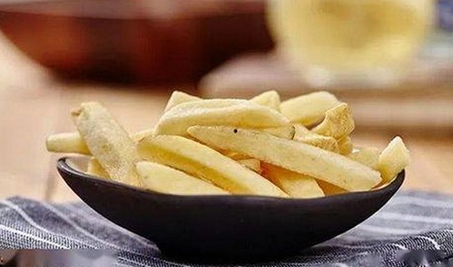 王源篮球场展现运动魅力，娱乐圈情人节恋情盘点